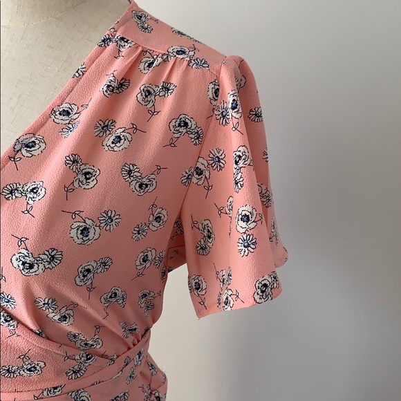 Pink flower wrap dress -size Small - Picture 2 of 4